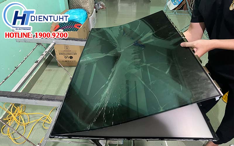 Giá sửa tivi Skyworth 9 Thay màn hình tivi Skyworth tận nhà - Điện Tử HT