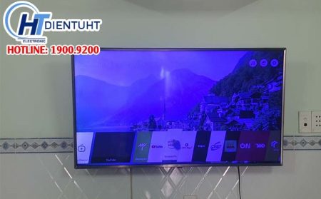 Màn hình tivi xuất hiện ánh sáng xanh mờ