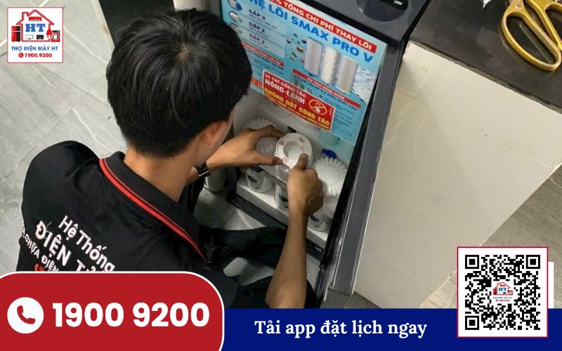 Kỹ thuật viên Điện Tử HT sửa máy lọc nước tại Quận 7