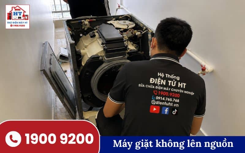Máy giặt LG không lên nguồn Hình ảnh máy giặt LG lồng ngang không lên nguồn, màn hình hiển thị tối đen, các nút bấm không phản hồi.