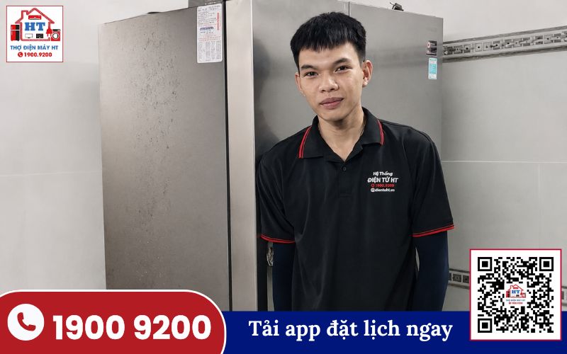 Kiểm tra tủ lạnh Haier tại nhà Kỹ thuật viên đang kiểm tra tủ lạnh Haier tại nhà khách hàng để xác định nguyên nhân sự cố.